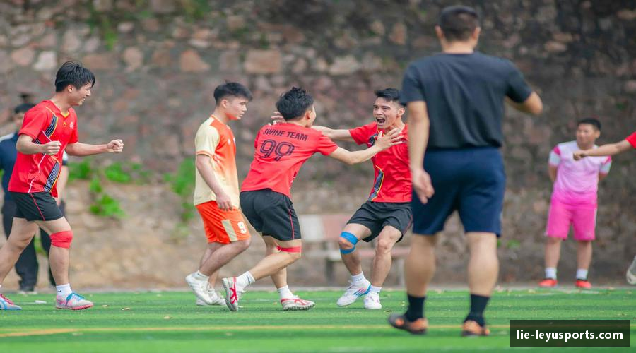 青春的每一份付出，都会为未来铺路。